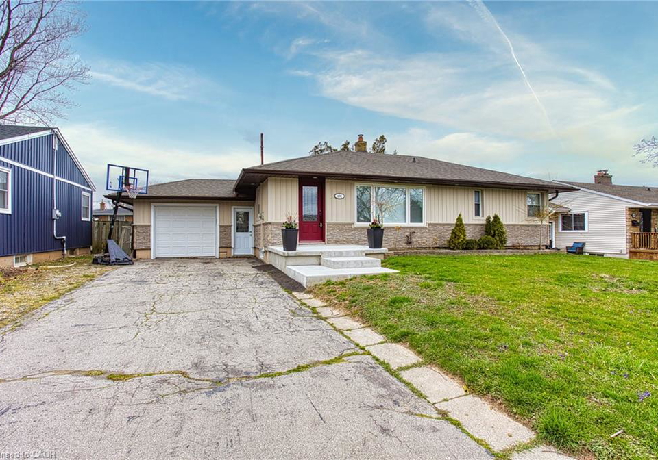4382-central-avenue-beamsville-ontario-40770478