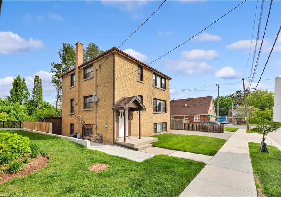 102-sydney-street-n-kitchener-ontario-40770555