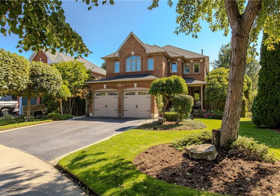 16-arnhem-court-hamilton-ontario-40770607