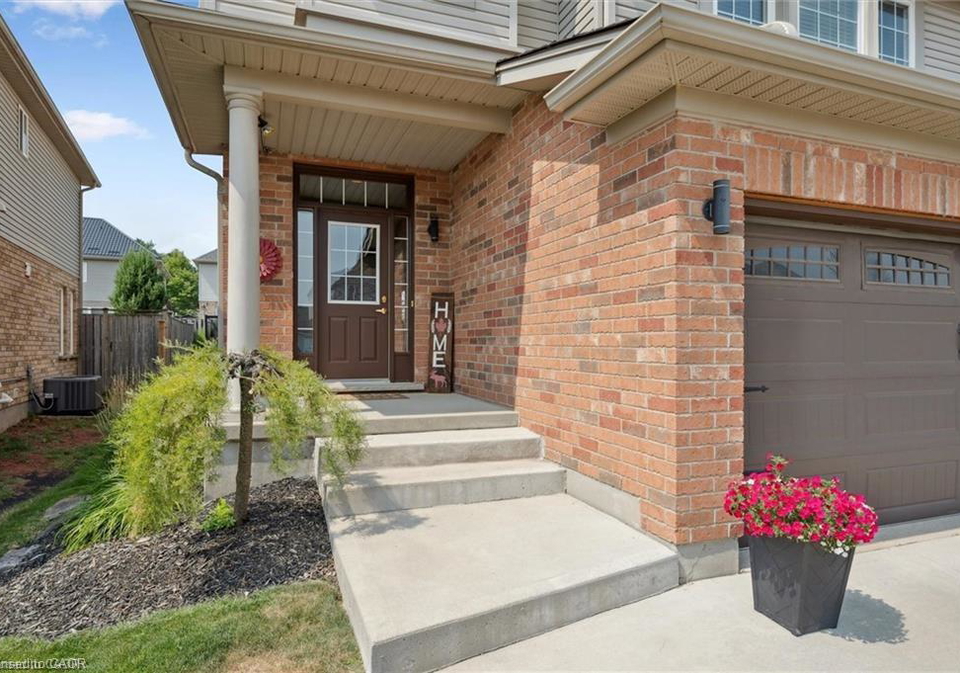 252-colton-circle-kitchener-ontario-40770671