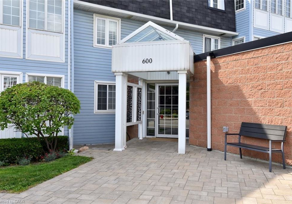 600-silverbirch-boulevard-mount-hope-ontario-40770673