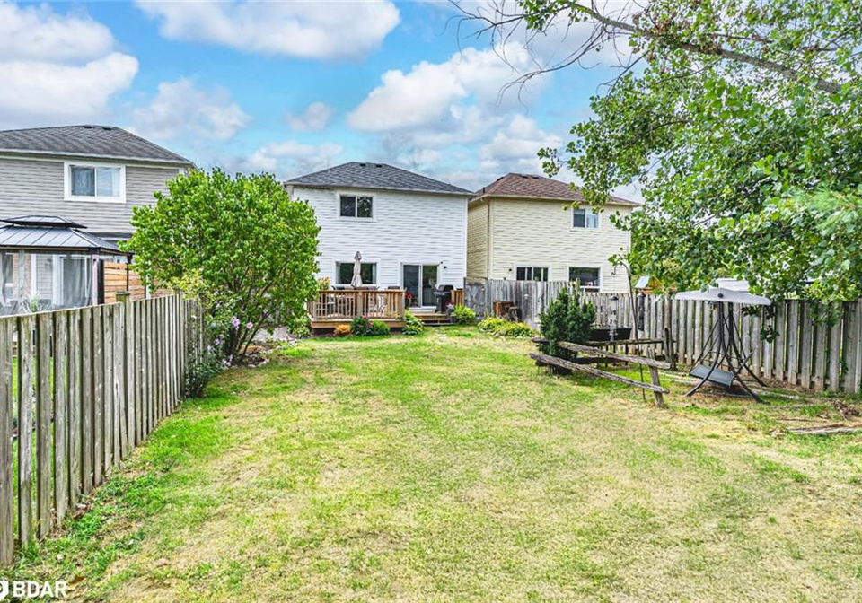 10-truax-crescent-angus-ontario-40770838