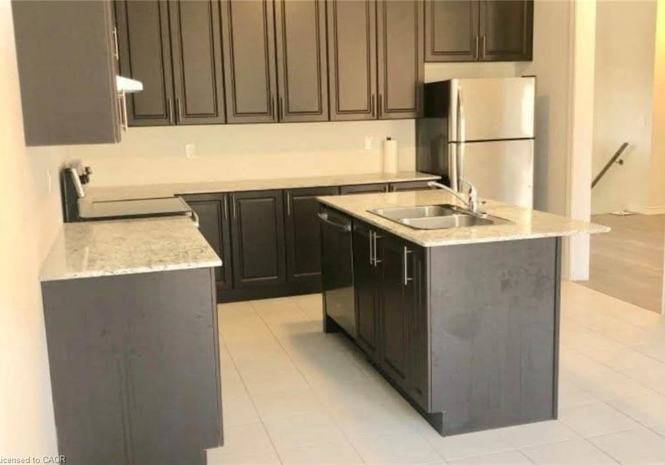 1929-don-white-court-oshawa-ontario-40770956
