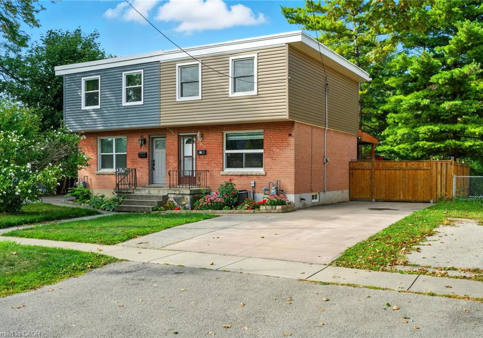 11-eastvale-place-hamilton-ontario-40771048