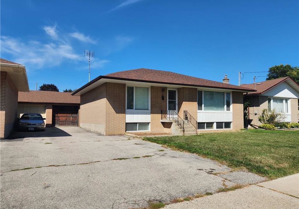 6-hoshlega-drive-scarborough-ontario-40771105