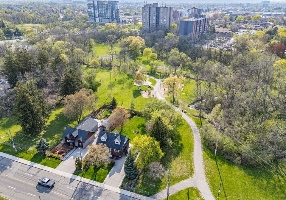 61-lake-avenue-n-hamilton-ontario-40771191