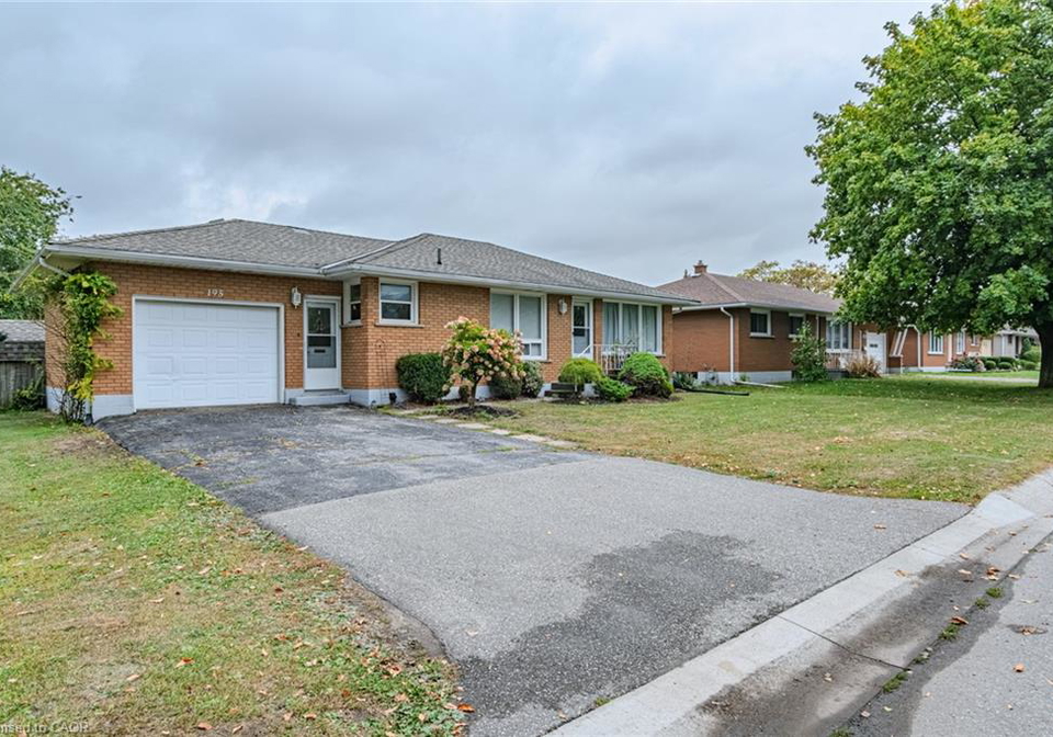 195-connaught-avenue-delhi-ontario-40771763