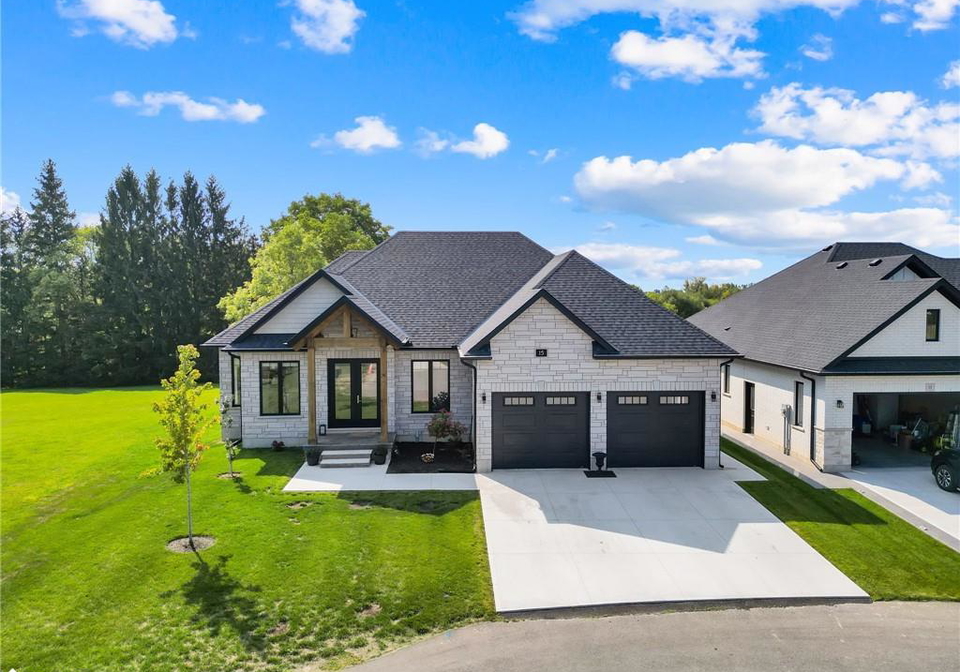 15-cornwell-crescent-norwich-ontario-40771937
