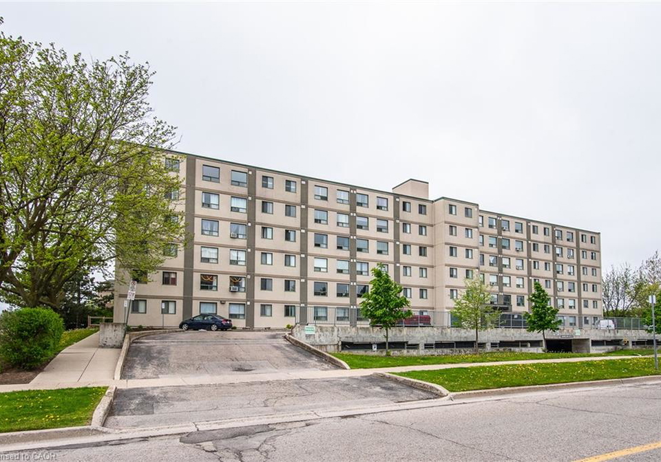 18-holborn-court-kitchener-ontario-40771970
