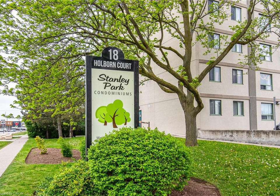 18-holborn-court-kitchener-ontario-40771970