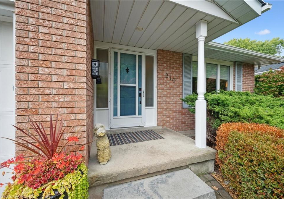210-foxhunt-street-waterloo-ontario-40771972