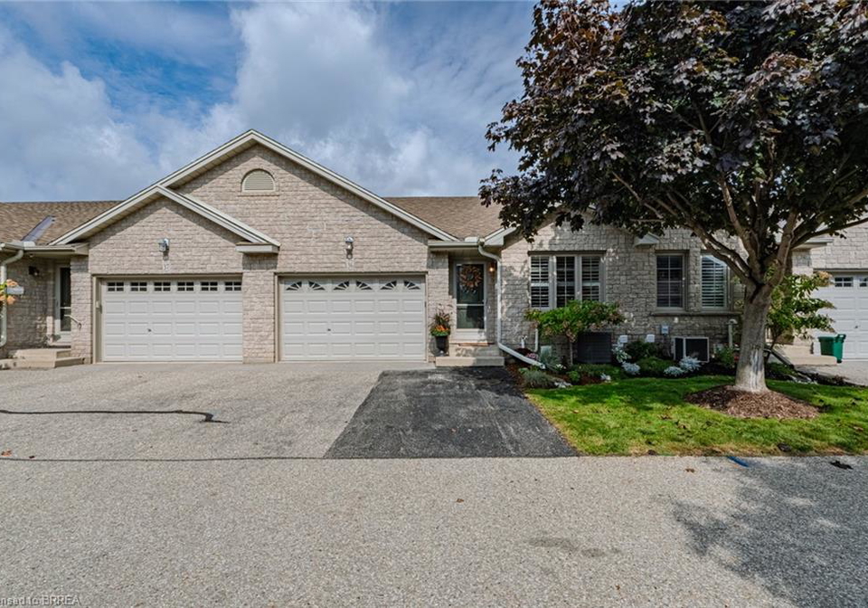 19-hanlon-place-paris-ontario-40772056