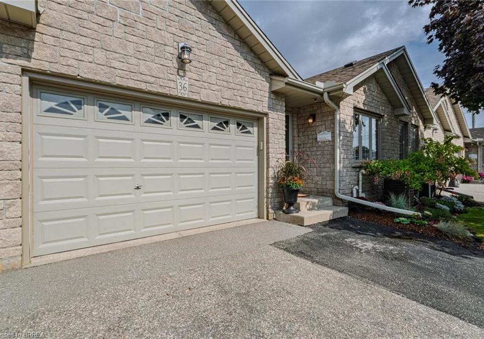 19-hanlon-place-paris-ontario-40772056