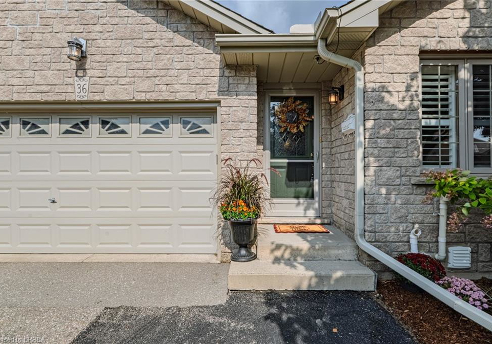 19-hanlon-place-paris-ontario-40772056