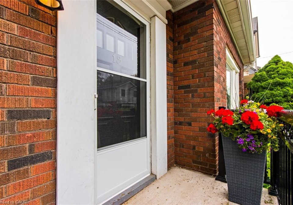 19-gilmore-place-hamilton-ontario-40772066