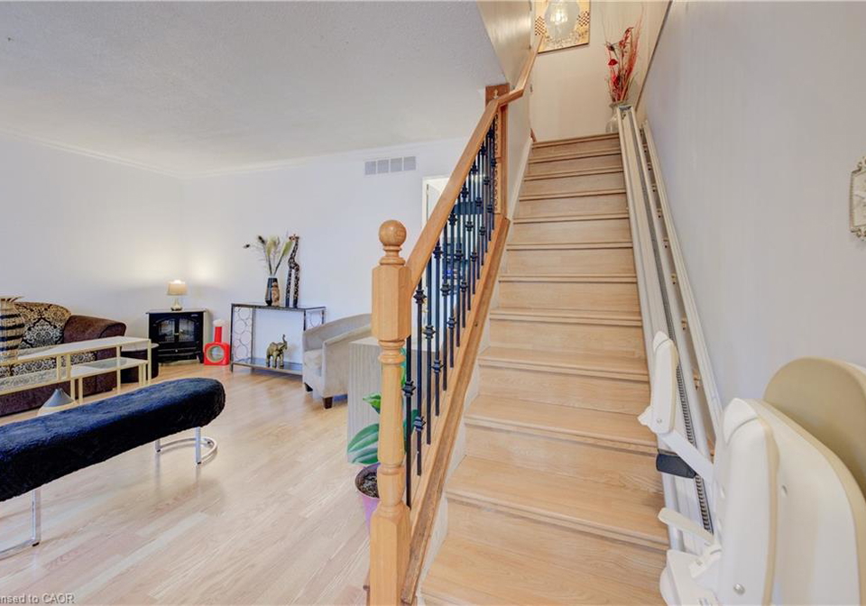 82-timberlane-crescent-kitchener-ontario-40772141