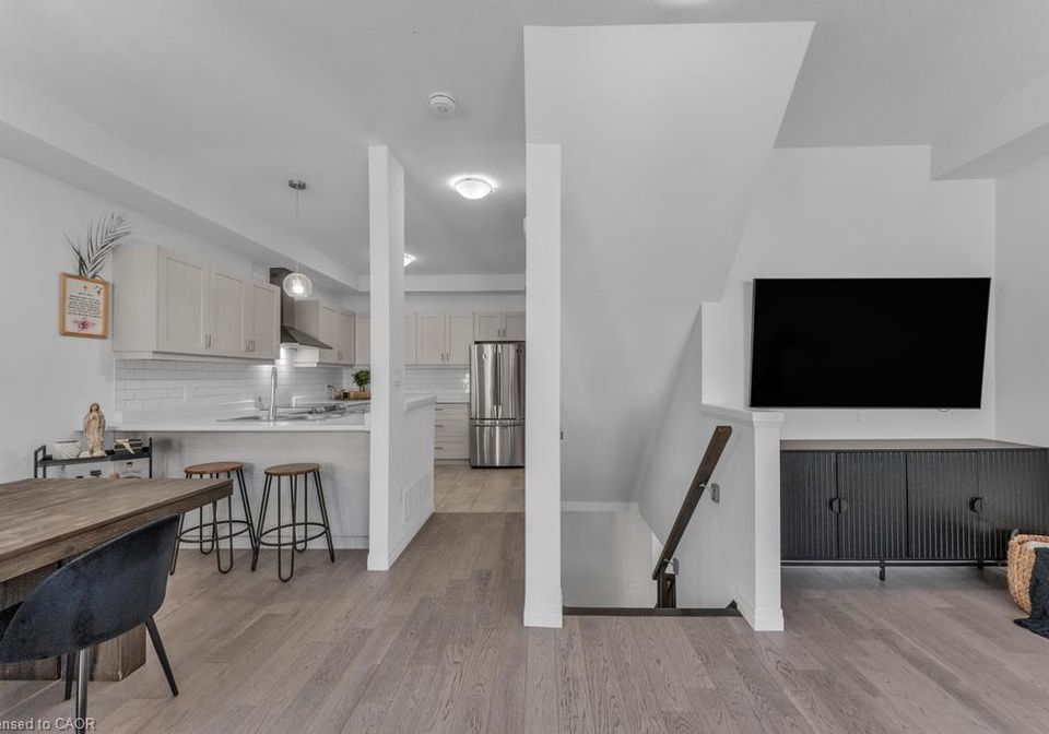 30-times-square-boulevard-stoney-creek-ontario-40772247