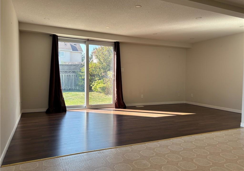 71-activa-avenue-kitchener-ontario-40772446