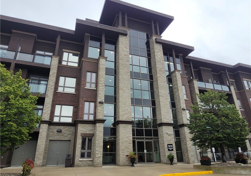 5010-corporate-drive-burlington-ontario-40772461