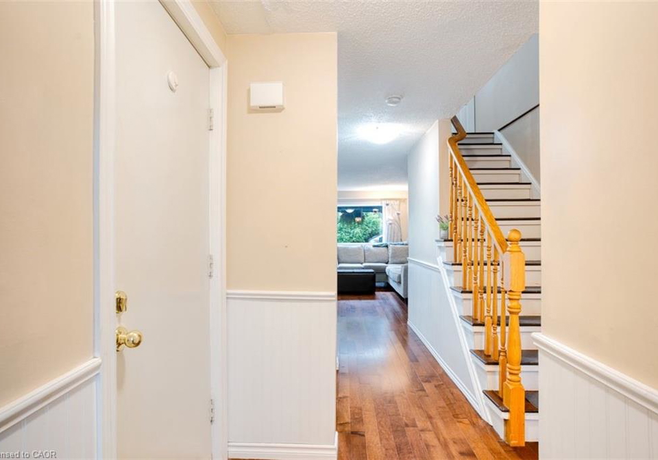 135-eastforest-trail-kitchener-ontario-40772599