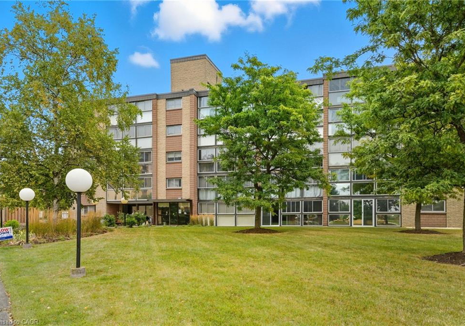400-champlain-boulevard-cambridge-ontario-40772649