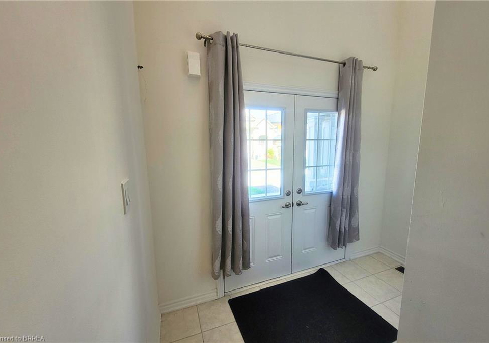 70-hitchman-street-paris-ontario-40772733