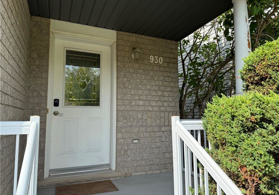 930-creekside-drive-waterloo-ontario-40772753
