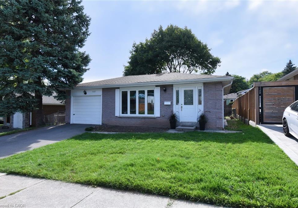 1327-janina-boulevard-burlington-ontario-40772983