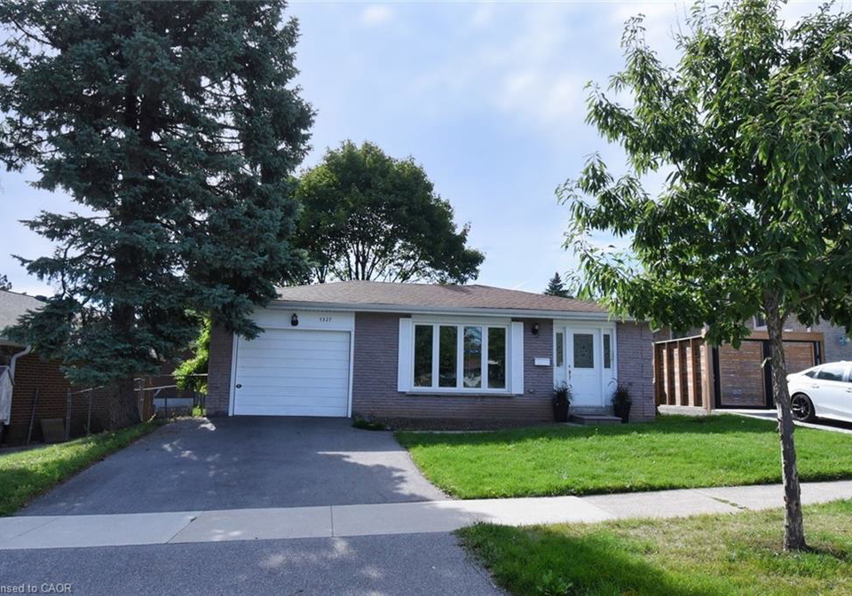 1327-janina-boulevard-burlington-ontario-40772983