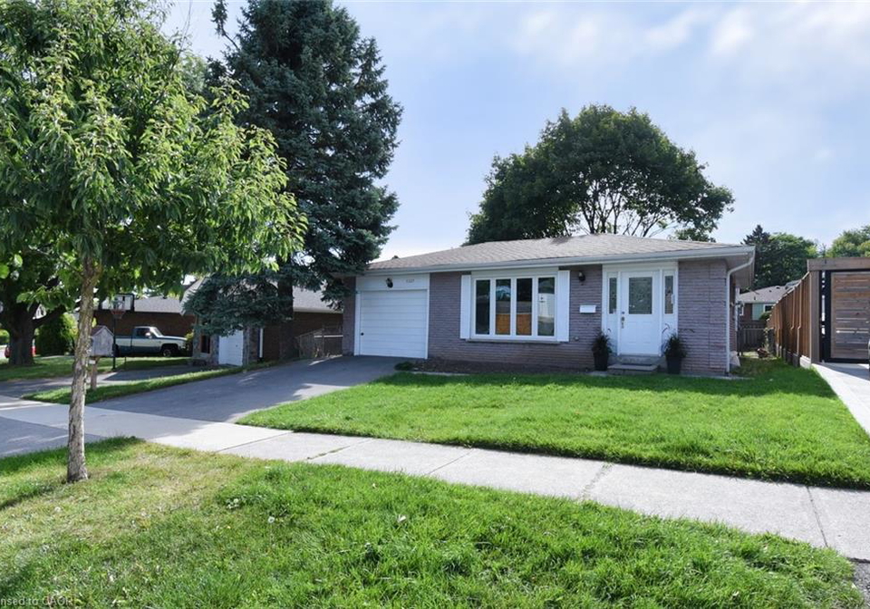 1327-janina-boulevard-burlington-ontario-40772983