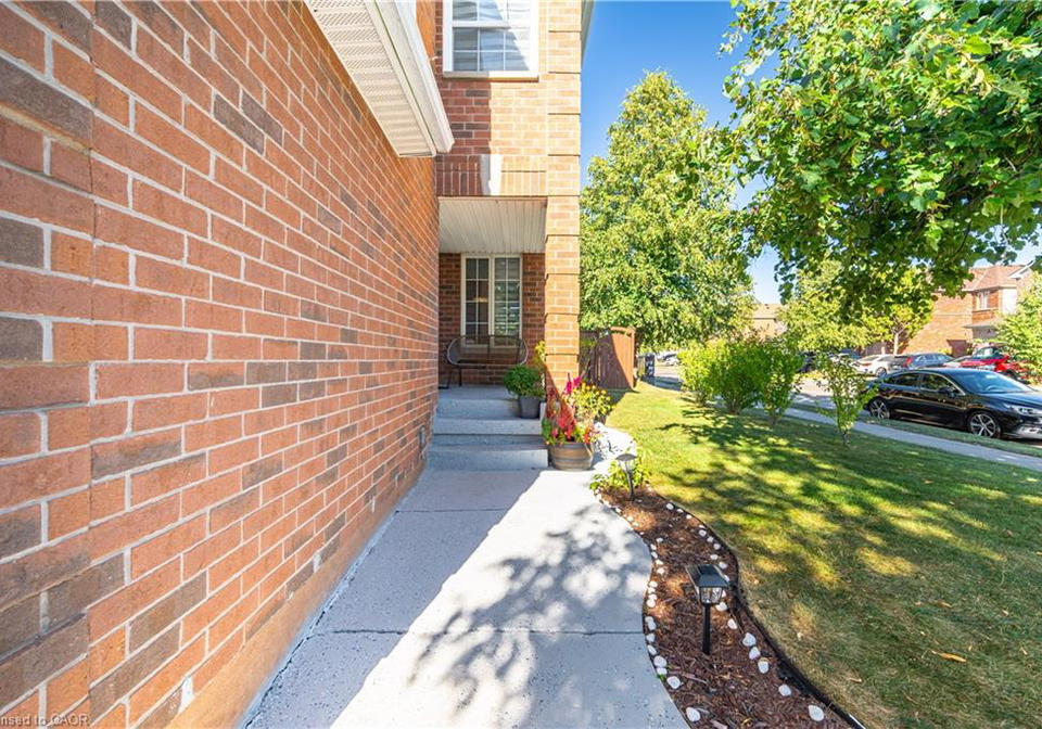 16-feathertop-lane-brampton-ontario-40773001