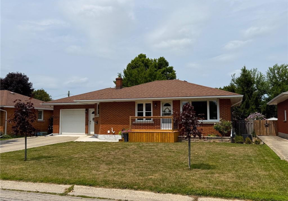 153-connaught-avenue-delhi-ontario-40773070
