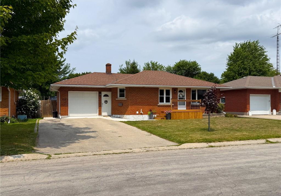 153-connaught-avenue-delhi-ontario-40773070