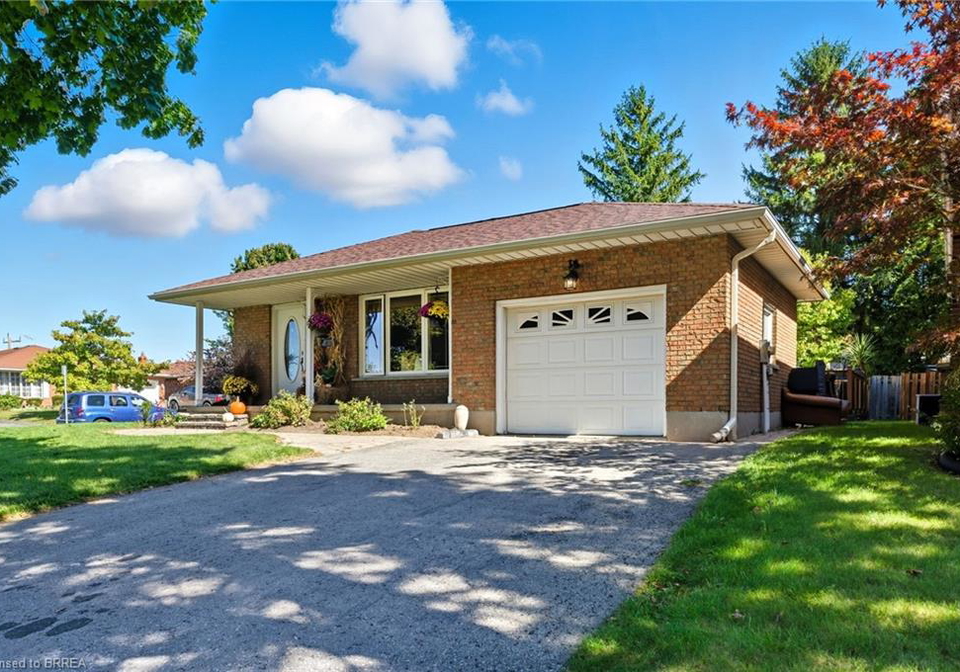 39-carriage-road-simcoe-ontario-40773294