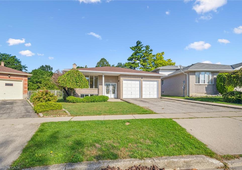 42-azores-crescent-cambridge-ontario-40773327