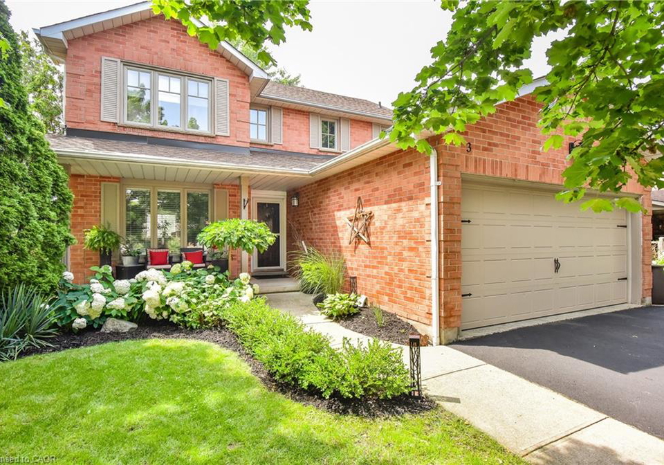 3-stock-court-cambridge-ontario-40773523