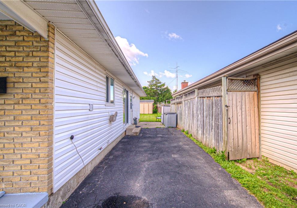119-kingswood-drive-kitchener-ontario-40773608