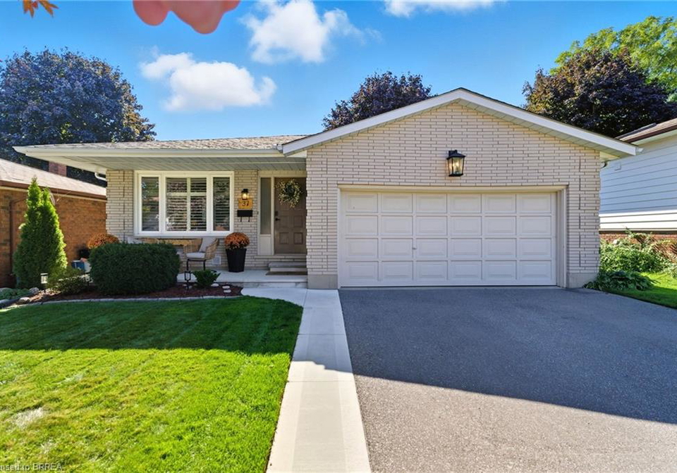 37-wildflower-lane-brantford-ontario-40773725