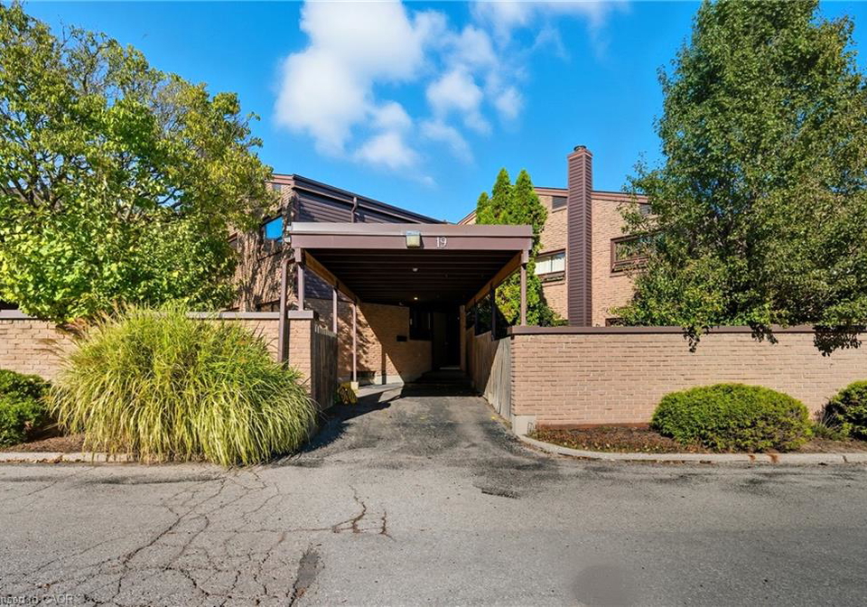 28-underhill-crescent-kitchener-ontario-40773756