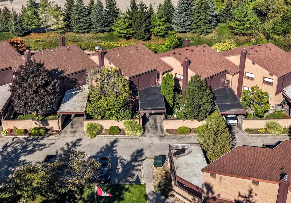 28-underhill-crescent-kitchener-ontario-40773756