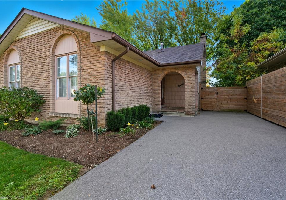 7-farmer-court-hamilton-ontario-40773897