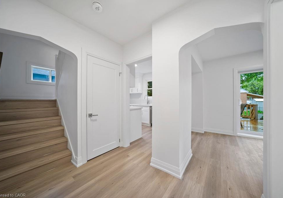 172-east-34th-street-unit-1-hamilton-ontario-40773943