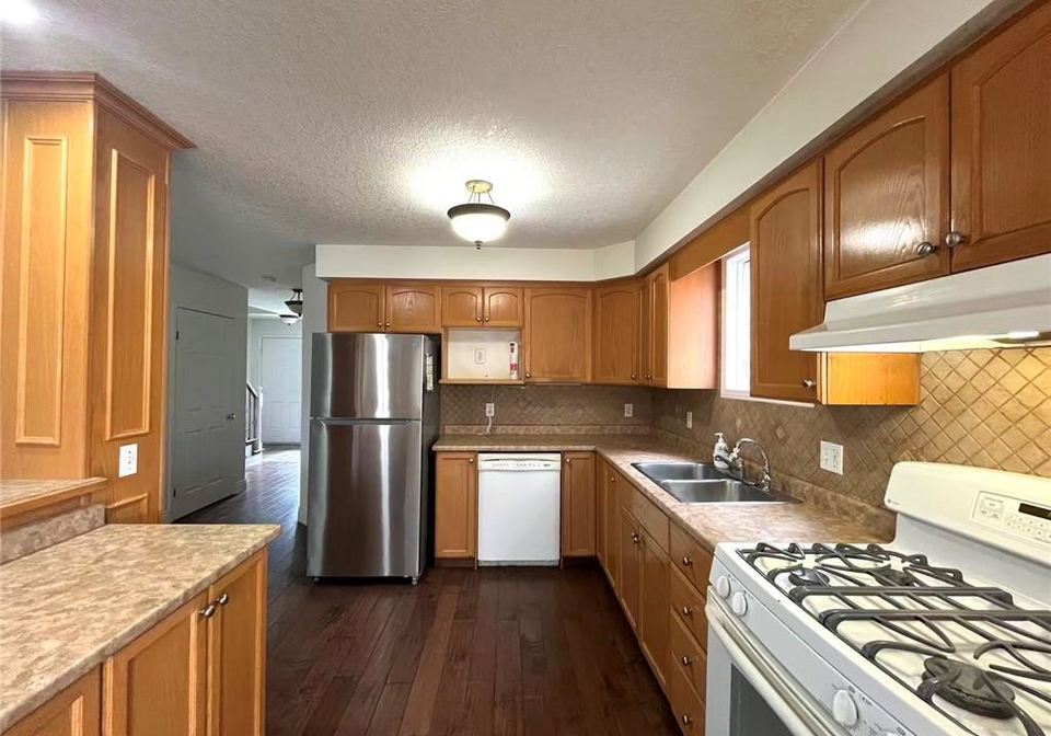 106-mountain-mint-crescent-kitchener-ontario-40774137