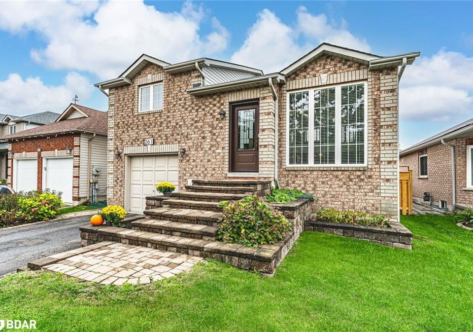 261-mapleton-avenue-barrie-ontario-40774325