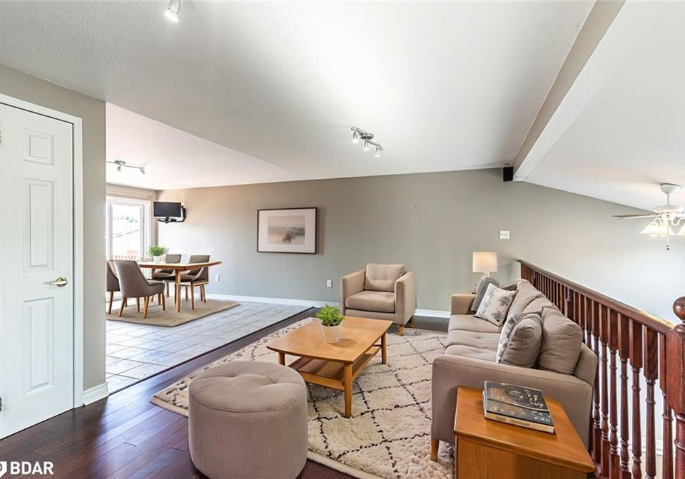 261-mapleton-avenue-barrie-ontario-40774325