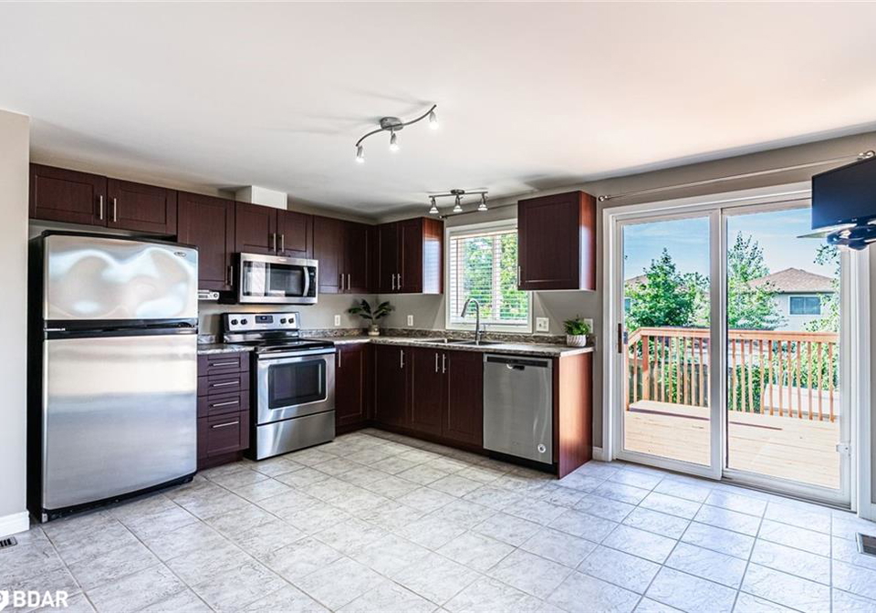 261-mapleton-avenue-barrie-ontario-40774325