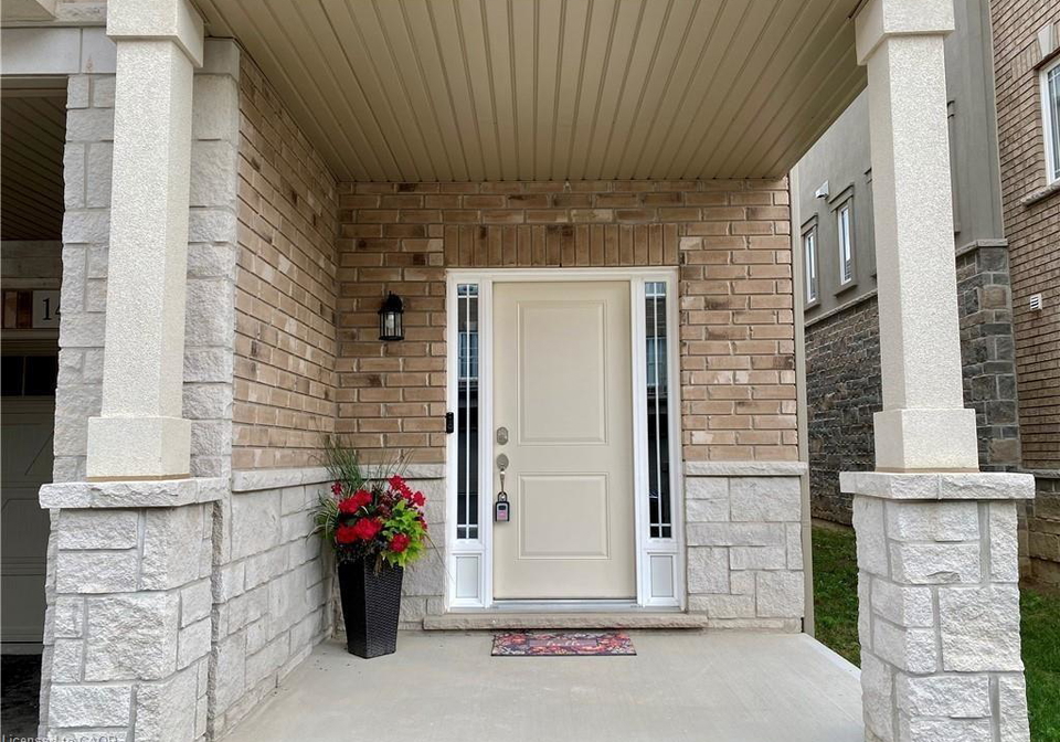 14-aquarius-crescent-hamilton-ontario-40774425