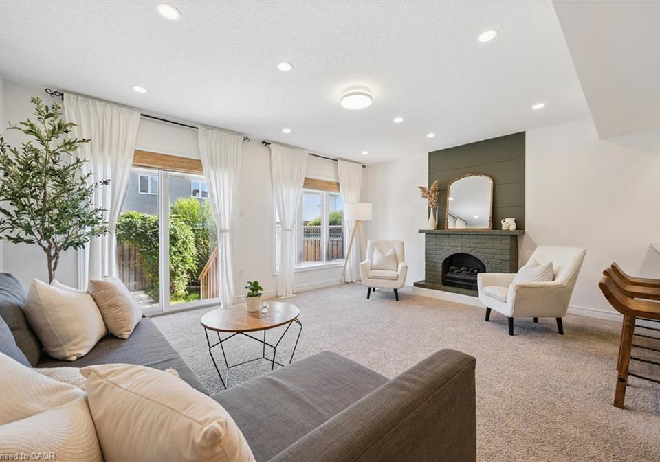 25-sandybay-avenue-kitchener-ontario-40774699