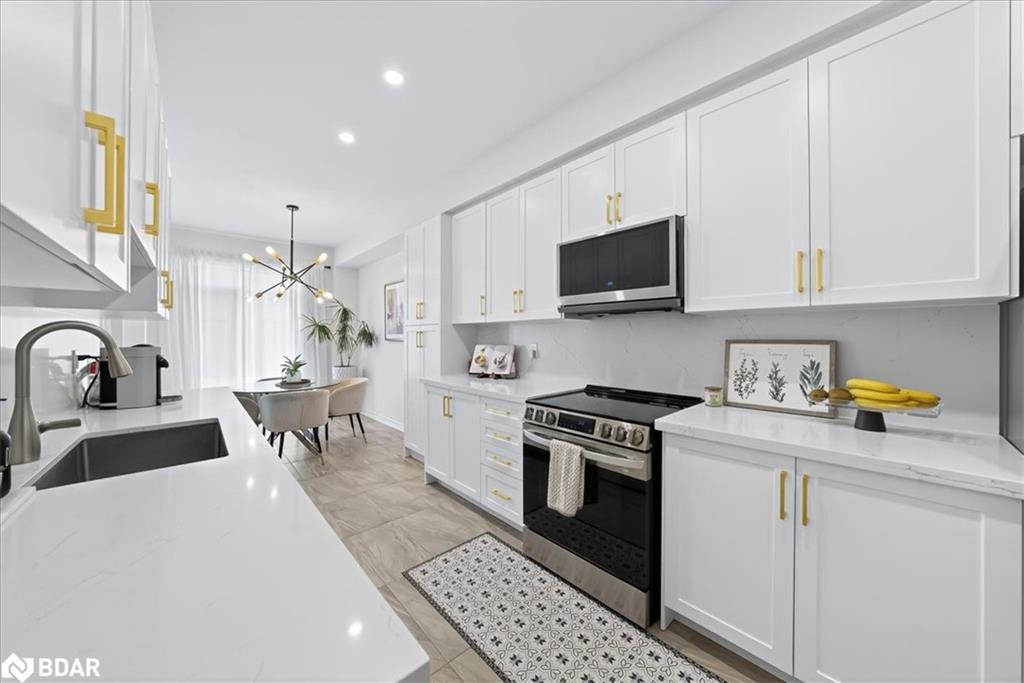 84-ferragine-crescent-bradford-ontario-40774880