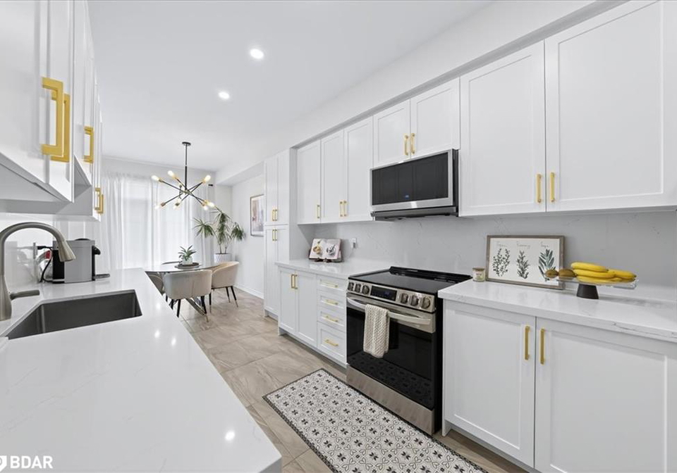 84-ferragine-crescent-bradford-ontario-40774880